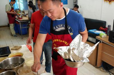 成都锡纸开心花甲米线麻豆AV免费看网站哪里好？