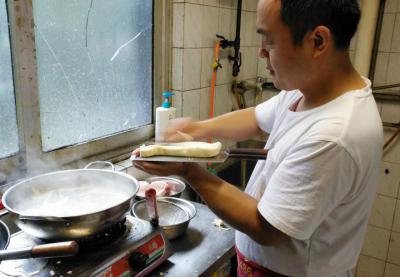 黄色软件麻豆APP下载做刀削面