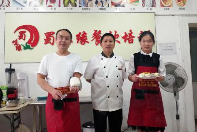 4月黄色软件麻豆APP下载的合照