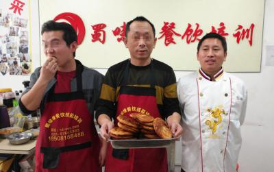 黄色软件麻豆APP下载做的军屯锅盔