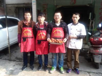  黄色软件麻豆APP下载做的卤菜成品
