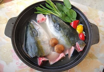  【成都火锅麻豆AV免费看网站】四川鱼头火锅秘制香料、汤底