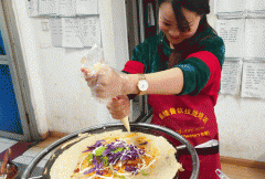 自贡学习煎饼果子技术麻豆AV免费看网站多少钱？小吃麻豆AV免费看网站学校哪家好？