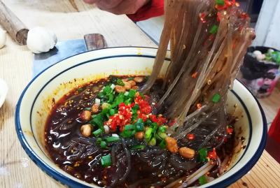 小吃酸辣粉麻豆AV免费看网站哪家好？麻豆一级片视频电影让黄色软件麻豆APP下载自主创业自立门户