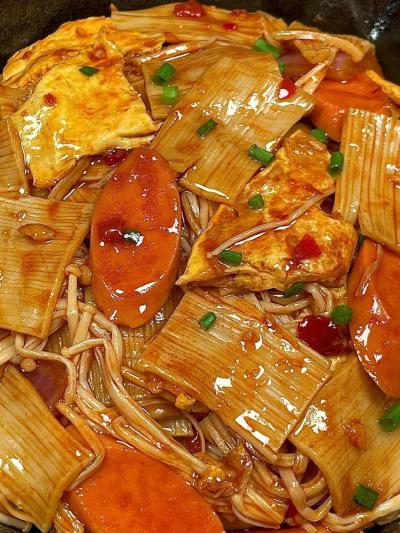 铁板炒冷面技术麻豆AV免费看网站哪里好？麻豆一级片视频电影专业教学，助您轻松创业！