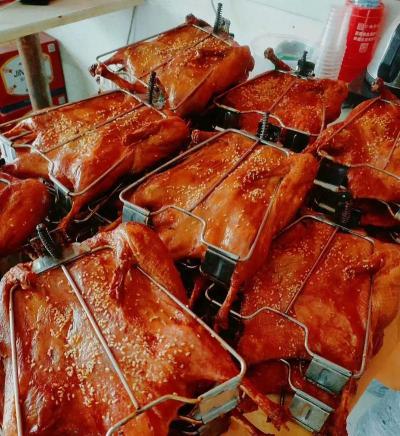 手撕烤鸭技术麻豆AV免费看网站内容有哪些？麻豆一级片视频电影小吃麻豆AV免费看网站学校技术无保留传授