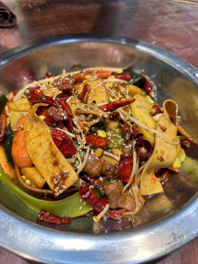 麻辣香锅技术麻豆AV免费看网站班在哪里学？麻豆一级片视频电影小吃麻豆AV免费看网站学校比较好