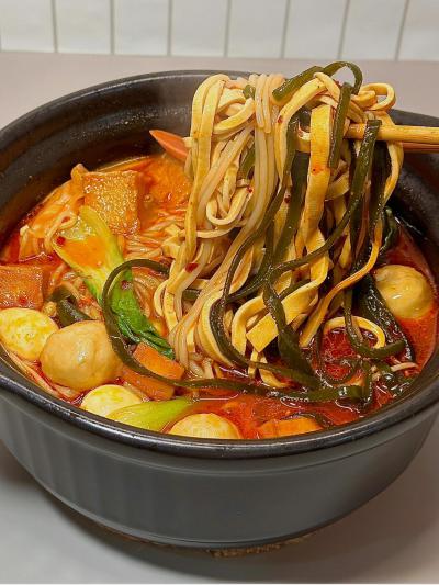 成都餐饮砂锅米线麻豆AV免费看网站公司哪家强？米线技术麻豆AV免费看网站课程有哪些？